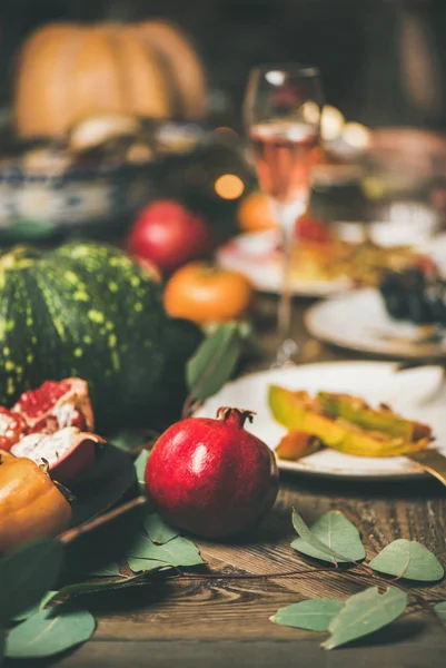 Festa Festa Tradicional Natal Ano Novo Vinho Rosa Diferentes Lanches — Fotografia de Stock