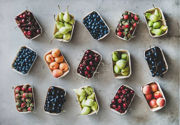 Summer Fruit Berry Assortment Flat Lay Strawberries Cherries Grape Blueberries — Stock Photo, Image