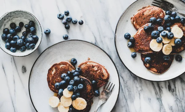 Sano Set Colazione Comfort Piatto Lay Frittelle Banana Con Mirtillo — Foto Stock