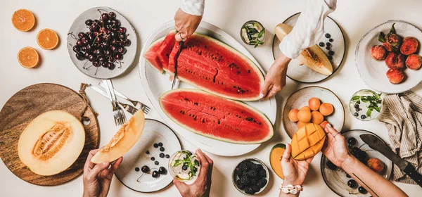 Tavolo Festa Estivo Con Frutta Tropicale Piatto Lay Pranzo Con — Foto Stock