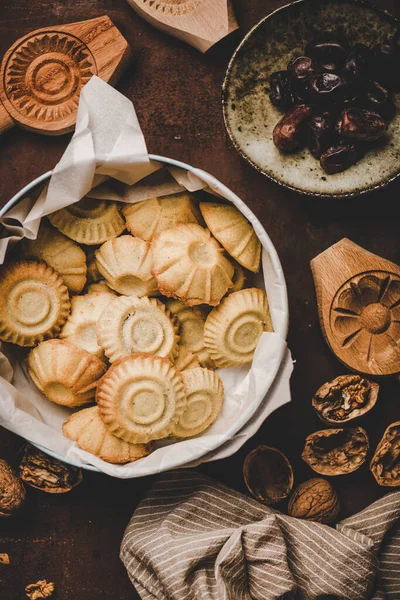 Pose Plate Biscuits Semoule Turque Hatay Avec Date Figue Remplissage — Photo