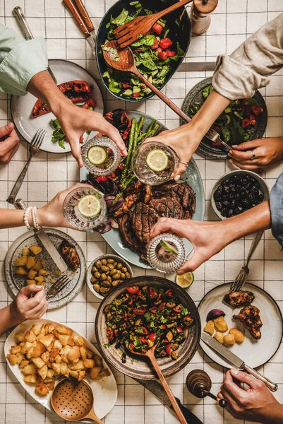 Fiesta Barbacoa Verano Colocación Plana Mesa Con Carne Parrilla Verduras — Foto de Stock