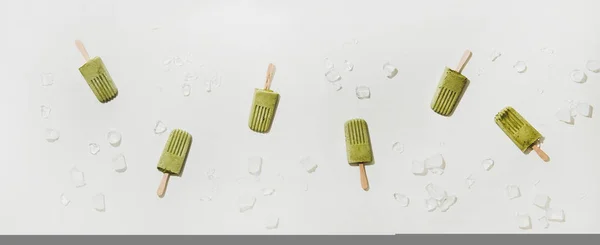 Matcha Vert Noix Coco Glace Végétalienne Popsicles Pose Plate Popsicles — Photo