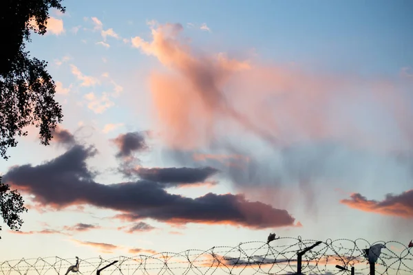 Hermosas Nubes Magníficas Atardecer Cielo —  Fotos de Stock