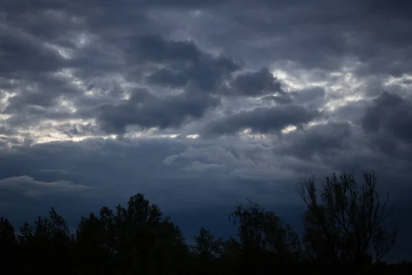 Flauschige Wolken Bedecken Den Sommerblauen Himmel — Stockfoto