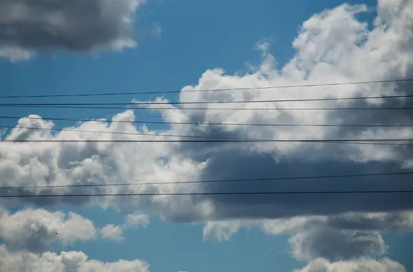 Fluffiga Moln Täcker Den Sommarblå Himlen — Stockfoto