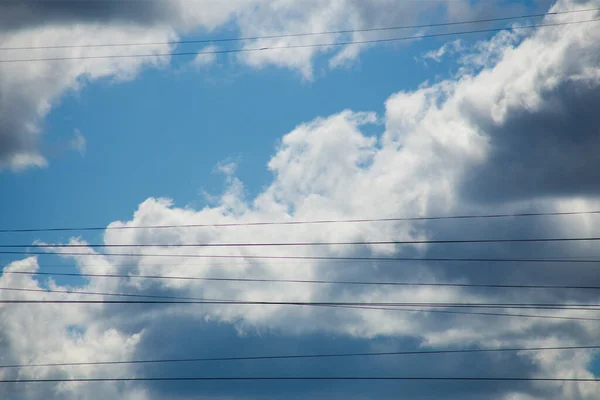 Fluffiga Moln Täcker Den Sommarblå Himlen — Stockfoto