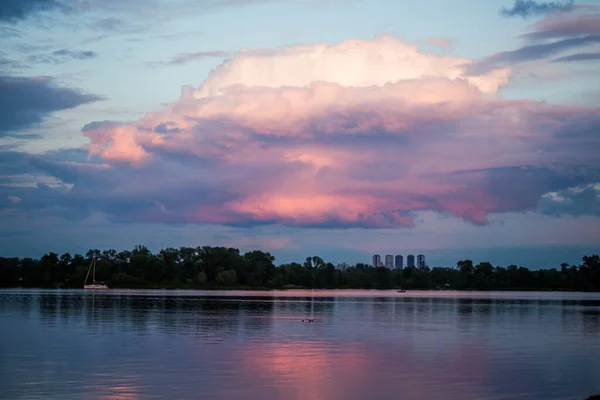 Prachtige Prachtige Wolken Bij Zonsondergang Lucht — Stockfoto