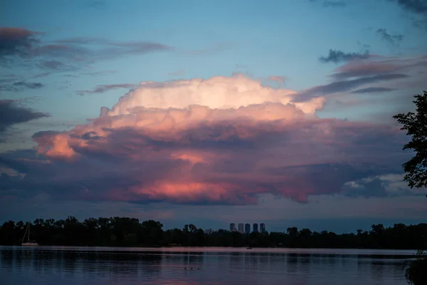 Belle Magnifiche Nuvole Tramonto Nel Cielo — Foto Stock
