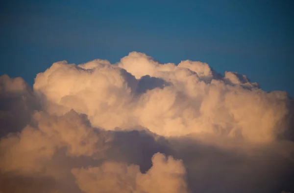 Indah Awan Megah Saat Matahari Terbenam Langit — Stok Foto