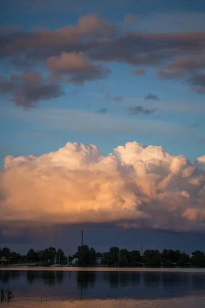 Prachtige Prachtige Wolken Bij Zonsondergang Lucht — Stockfoto