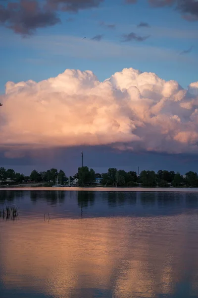 Prachtige Prachtige Wolken Bij Zonsondergang Lucht — Stockfoto