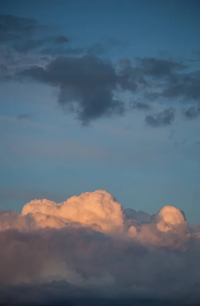 Indah Awan Megah Saat Matahari Terbenam Langit — Stok Foto