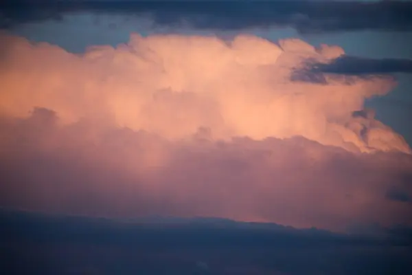 Indah Awan Megah Saat Matahari Terbenam Langit — Stok Foto