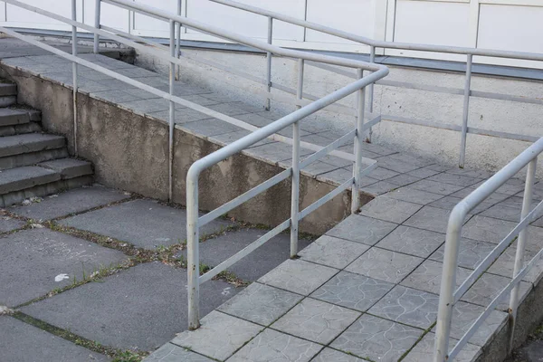 Rampe Für Menschen Mit Behinderungen Und Für Menschen Mit Eingeschränkter — Stockfoto