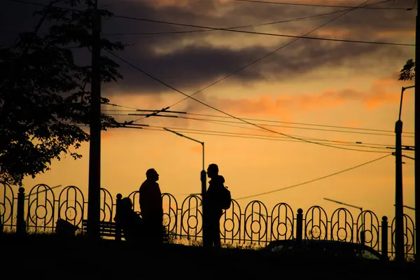 Silueta Hombre Sobre Fondo Atardecer Universidad —  Fotos de Stock