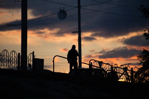 Silhouette Man Sunset Background Sity — Stock Photo, Image