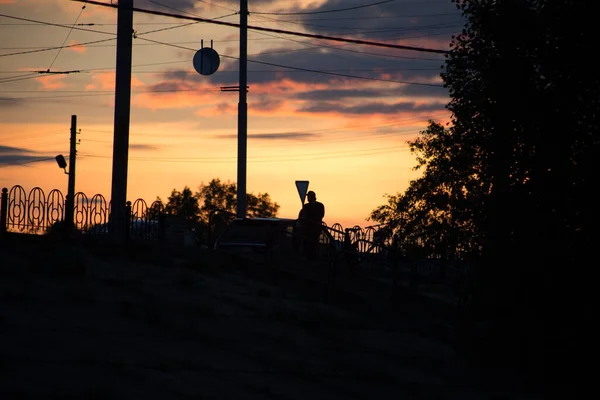 Silueta Hombre Sobre Fondo Atardecer Universidad —  Fotos de Stock