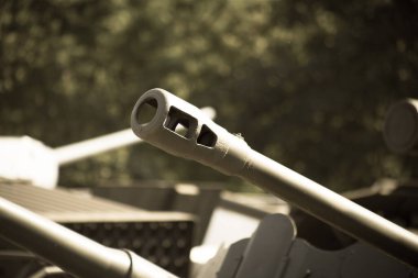 Sovyetler Birliği 2. Dünya Savaşı 'ndan kalma ağır askeri araçlar.