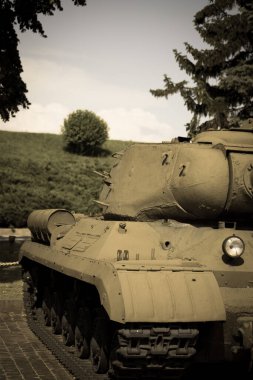 Sovyetler Birliği 2. Dünya Savaşı 'ndan kalma ağır askeri araçlar.