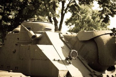 Sovyetler Birliği 2. Dünya Savaşı 'ndan kalma ağır askeri araçlar.