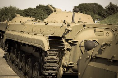 Sovyetler Birliği 2. Dünya Savaşı 'ndan kalma ağır askeri araçlar.