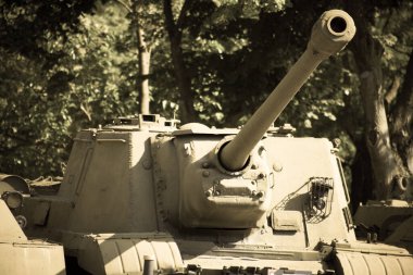 Sovyetler Birliği 2. Dünya Savaşı 'ndan kalma ağır askeri araçlar.
