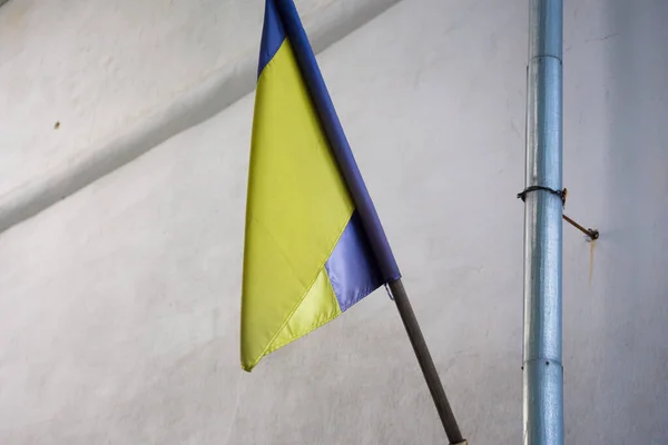 Государственный Флаг Независимой Украины Размахивающий Ветром — стоковое фото