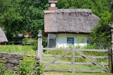 Pereyaslav 'daki Ukraynalıların eski kulübeleri ve evleri