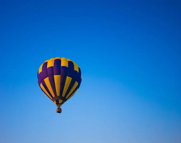 大气球在天空中飞舞 — 图库照片