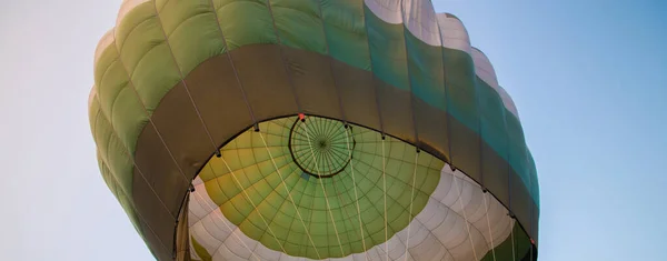 Stor Ballong Flyger Mot Himlen — Stockfoto