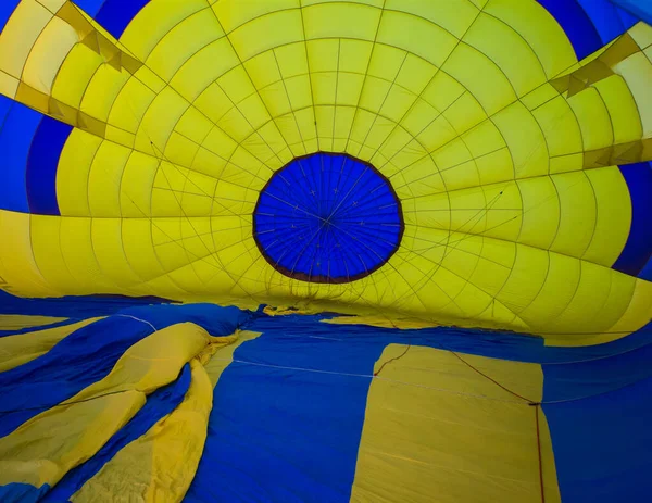 Duży Balon Leży Ziemi — Zdjęcie stockowe