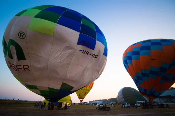 Grande Palloncino Giace Terra — Foto Stock