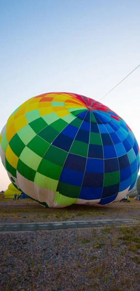 Duży Balon Leży Ziemi — Zdjęcie stockowe