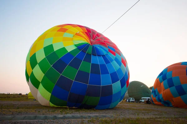 Grande Palloncino Giace Terra — Foto Stock