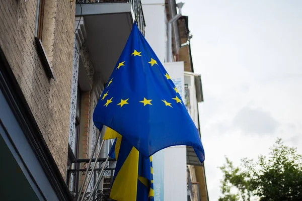 Флаг Европейского Союза Фасаде Здания — стоковое фото