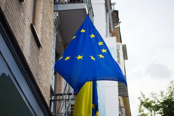 Σημαία Της Ευρωπαϊκής Ένωσης Πρόσοψη Κτιρίου — Φωτογραφία Αρχείου