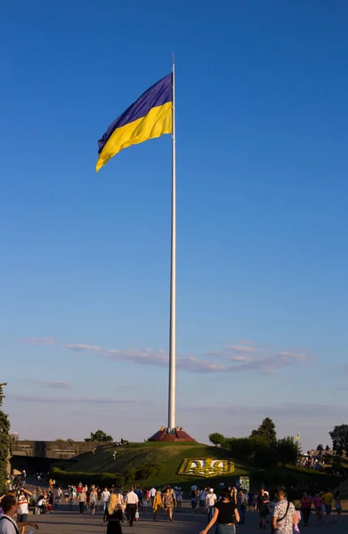 Kiev Ucrania 2020 Bandera Nacional Ucrania Independiente Ondeando Viento — Foto de Stock