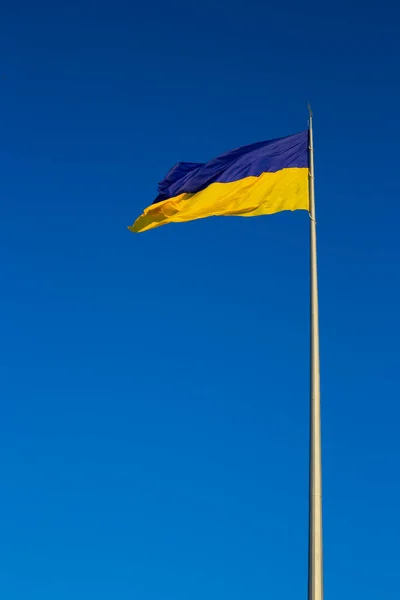 Nemzeti Zászló Független Ukrajna Integetett Szélben — Stock Fotó