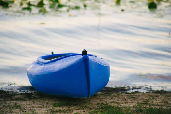 Professional Sports Kayak Lies River Bank — Stock Photo, Image