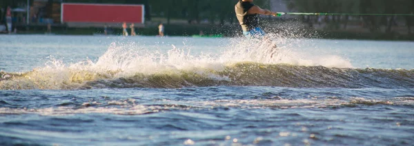 Muž Wakeboardu Řece Dne — Stock fotografie