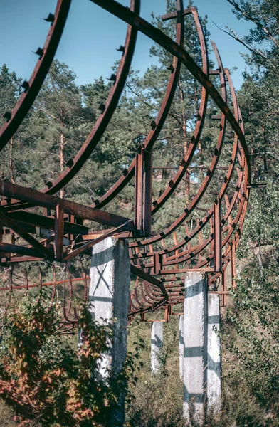 Alte Verlassene Holzrodelbahn Sommer Bei Tageslicht — Stockfoto