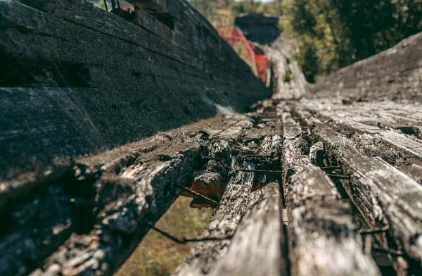 Старая Заброшенная Деревянная Бобслейка Летом Дневном Свете — стоковое фото