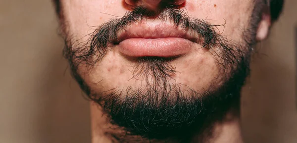 男の顔につま先のひげ — ストック写真