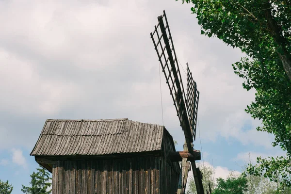 Старі Дерев Яні Млини Оточені Природою — стокове фото