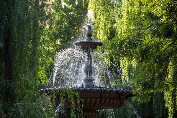 Fontana Nel Parco Della Città — Foto Stock
