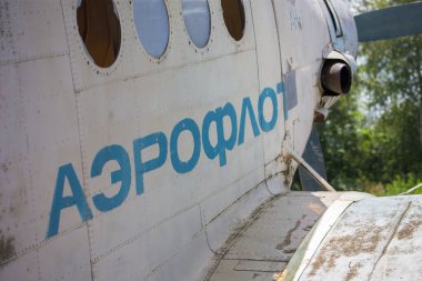 Eski terk edilmiş çift kanatlı Antonov An-2