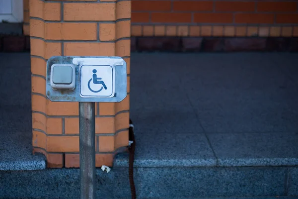 Botão Para Chamar Pessoal Para Ajudar Pessoas Com Deficiência Cadeiras — Fotografia de Stock