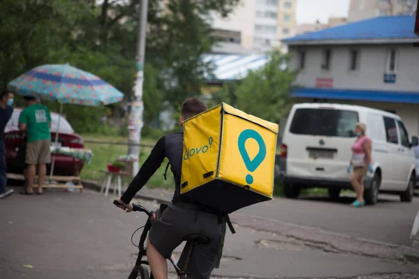 Glovo Courier Para Entrega Comida Bicicleta —  Fotos de Stock