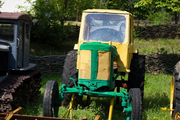 Anciennes Machines Agricoles Abandonnées Pour Récolte — Photo